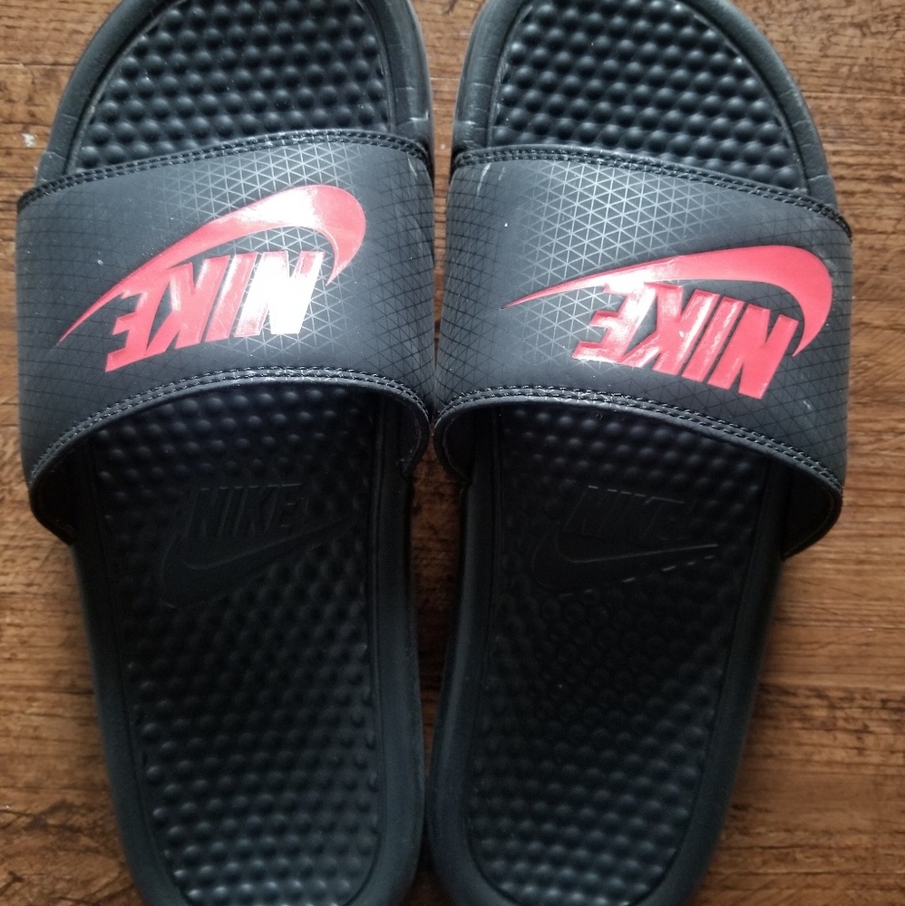 Nike Benassi Slides